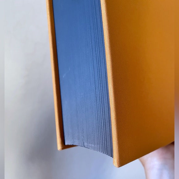 New Louis Vuitton book CATWALK coffee table collectible book - Picture 12 of 17